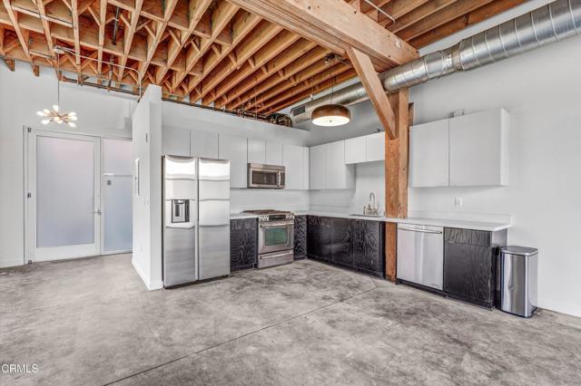 527 Molino Street, Los Angeles CA: https://media.crmls.org/mediaz/64c7f99f-63ca-41f8-8e89-c1e23f603bb1.jpg