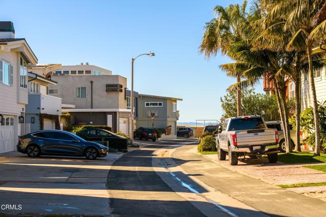 7 homes from Beach