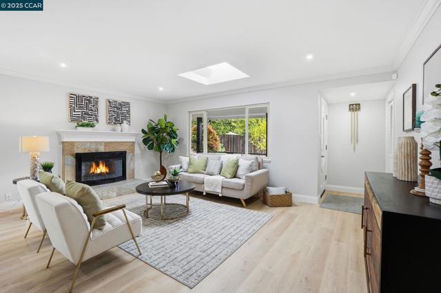 289 Sierra Dr, Walnut Creek CA: https://media.crmls.org/mediaz/64c88db6-51e4-4df1-bff2-e81ace1747cd.jpg