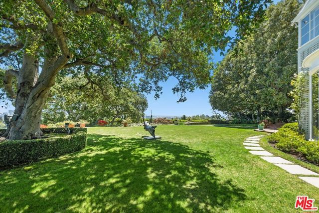 11080 Chalon Road, Los Angeles CA: https://media.crmls.org/mediaz/64c9136d-adf5-4a8d-8bda-e211463e7398.jpg