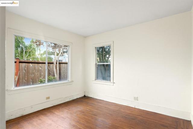 2201 Spaulding Ave, Berkeley CA: https://media.crmls.org/mediaz/64c9ccac-d224-40cd-b37a-4fc3b5273ccc.jpg