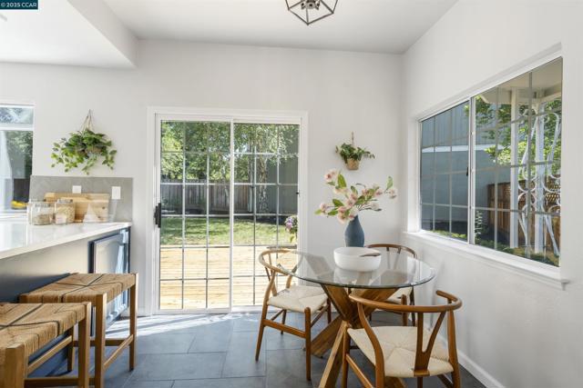 5 Stuart Place, Danville CA: https://media.crmls.org/mediaz/64ca4ede-cb53-4273-bbd3-00d37f1633d1.jpg