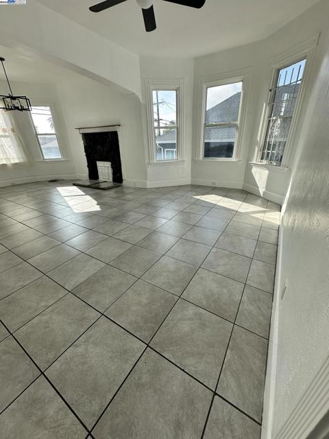 1725 96Th Ave, Oakland CA: https://media.crmls.org/mediaz/64cb418d-694e-4192-9ec8-26d70e1d034b.jpg