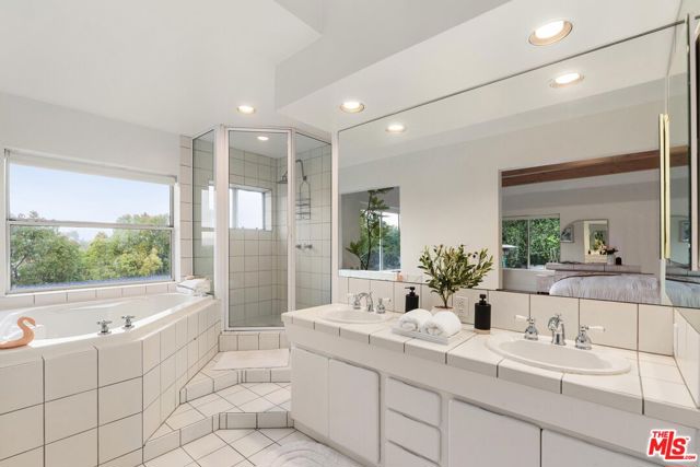 4041 Davana Road, Sherman Oaks CA: https://media.crmls.org/mediaz/64cb669e-a1fc-4d7d-827a-36fd146d6d52.jpg
