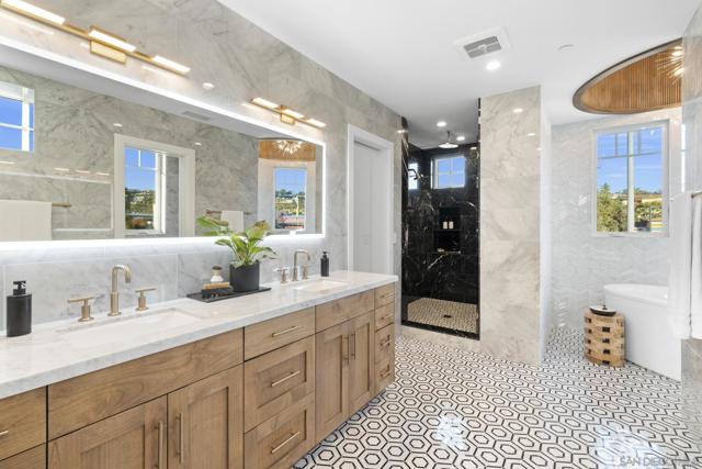 466 Westbourne, San Diego CA: https://media.crmls.org/mediaz/64cbcbc4-d203-4546-bee1-6f5310163687.jpg