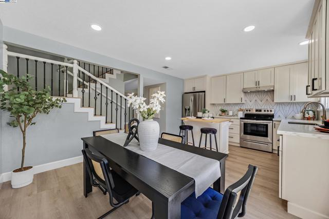 2236 Oakland Ave, Pleasanton CA: https://media.crmls.org/mediaz/64cbeb91-2892-45ae-aeee-df223c5a2d6a.jpg