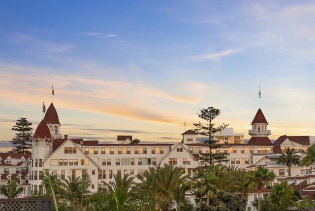 1059 Ocean Blvd, Coronado CA: https://media.crmls.org/mediaz/64cc0792-eb21-4648-bac0-3210a34223d6.jpg