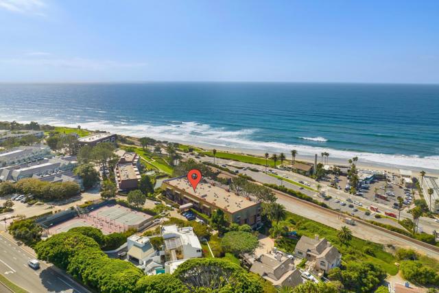1562 Camino Del Mar, Del Mar CA: https://media.crmls.org/mediaz/64cc4006-b396-4354-beaf-24b8739e4f43.jpg