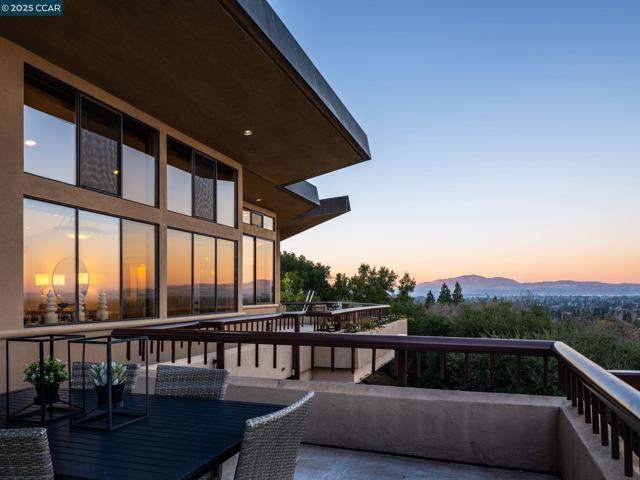 21 Deer Oaks Ct, Pleasanton CA: https://media.crmls.org/mediaz/64cda81d-4325-484b-8399-b02f149f1d88.jpg