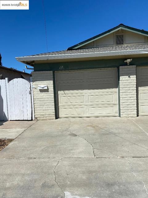137 El Dorado Dr, Pittsburg CA: https://media.crmls.org/mediaz/64ce712c-3e4a-4ab4-80ae-d3c84320f2c5.jpg