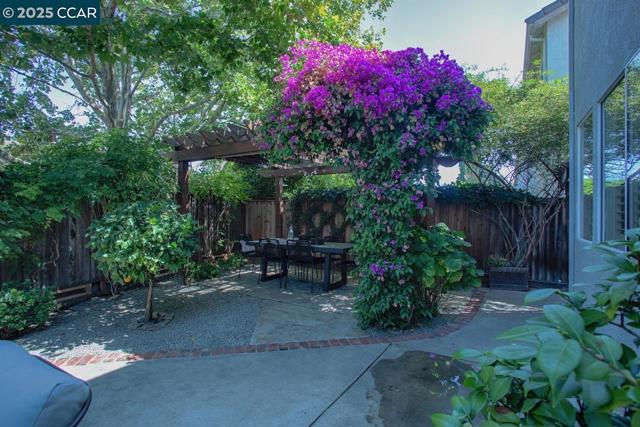 1409 Dumaine St, Concord CA: https://media.crmls.org/mediaz/64cede3f-271b-4ccf-b968-ce893696fae7.jpg