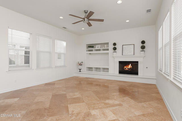 13290 Red Bird Court, Moorpark CA: https://media.crmls.org/mediaz/64d01436-d34f-48a5-a369-b05fb7dd89d4.jpg