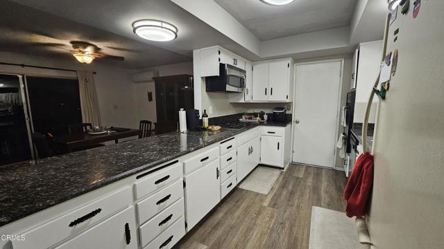 Detail Gallery Image 12 of 46 For 2786 Kennington Dr, Glendale,  CA 91206 - 4 Beds | 3 Baths