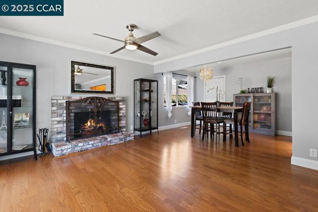 5494 Haussner Dr, Concord CA: https://media.crmls.org/mediaz/64d07477-3cea-4a23-bdfe-de9689a80707.jpg