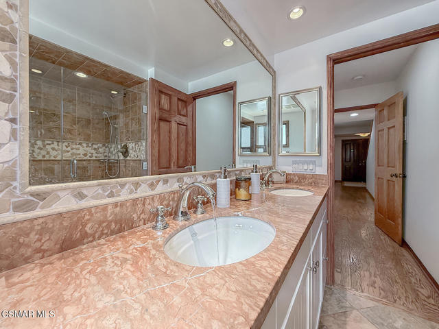 16030 Moorpark Street, Encino CA: https://media.crmls.org/mediaz/64d09e2e-50f7-4254-8100-c515eb57ced6.jpg