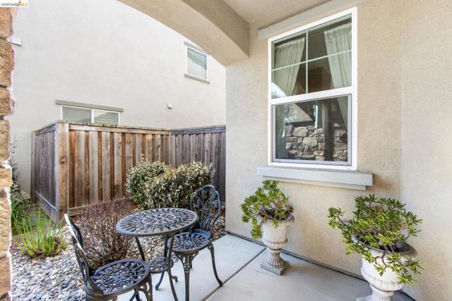 2469 Talaria Dr, Oakley CA: https://media.crmls.org/mediaz/64d14479-af5b-487a-96fe-01e63cf867ba.jpg