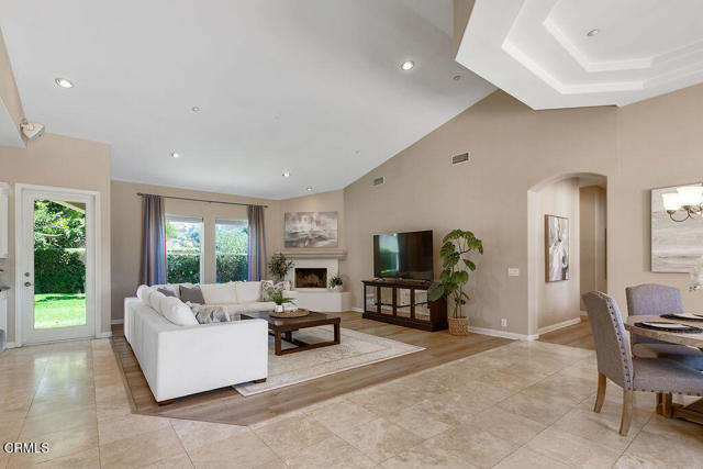 2625 Marvella Court, Camarillo CA: https://media.crmls.org/mediaz/64d18fd6-650e-48f2-872d-066ebcdf71ee.jpg