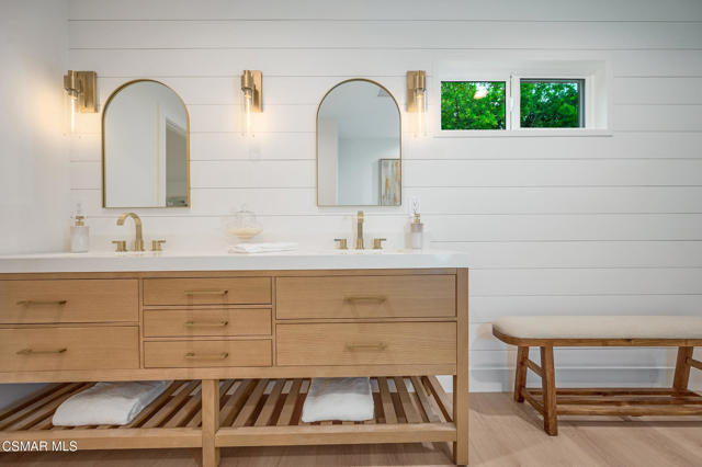 674 Lautrec Court, Thousand Oaks CA: https://media.crmls.org/mediaz/64d1906d-3427-4e72-93ad-ebe8da3c2539.jpg