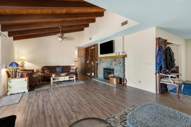 25980 Forest Dr, Escondido CA: https://media.crmls.org/mediaz/64d198a9-5e1d-4212-a812-8439645a3e64.jpg