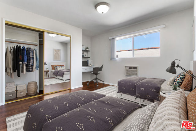721 W 30th Street, Los Angeles CA: https://media.crmls.org/mediaz/64d19afe-d353-4691-a450-02bbb554bc40.jpg