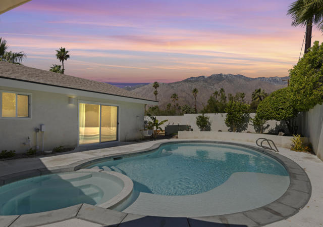 1190 E Buena Vista Drive, Palm Springs CA: https://media.crmls.org/mediaz/64d1a774-90d6-4ab9-95ae-544ead29c65f.jpg