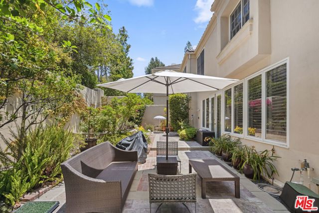 11737 Gwynne Lane, Los Angeles CA: https://media.crmls.org/mediaz/64d23b78-312b-46ff-b6aa-5f025efecbef.jpg