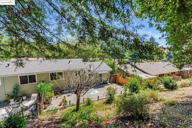 2048 Donald Dr, Moraga CA: https://media.crmls.org/mediaz/64d28ee8-aeb9-4d49-8cc0-19c5980e3c16.jpg