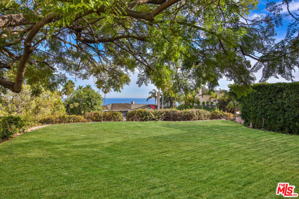 3825 Malibu Country Drive