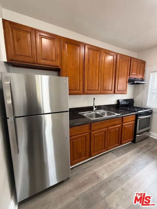 5522 Sierra Vista Avenue, Los Angeles CA: https://media.crmls.org/mediaz/64d2c8b9-9a6b-4ef7-b941-99fa5e8282e8.jpg