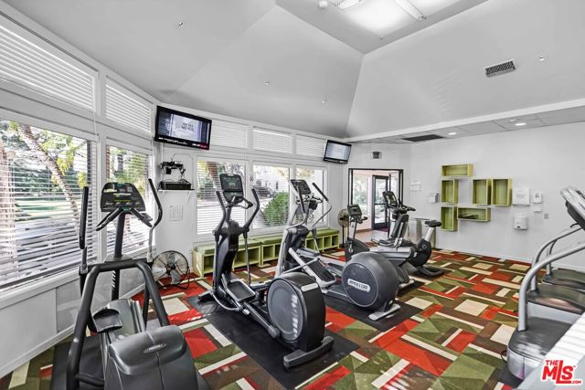 3018 Nicada Drive, Los Angeles CA: https://media.crmls.org/mediaz/64d32d53-8a7d-4bcf-88b6-dc389807073d.jpg
