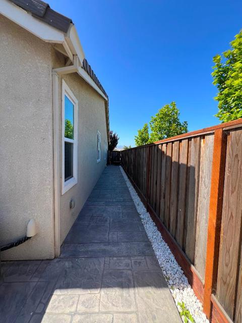 1460 Waterwheel Lane, Hollister CA: https://media.crmls.org/mediaz/64d46b67-e85d-4b44-82e3-3aa219daeddc.jpg