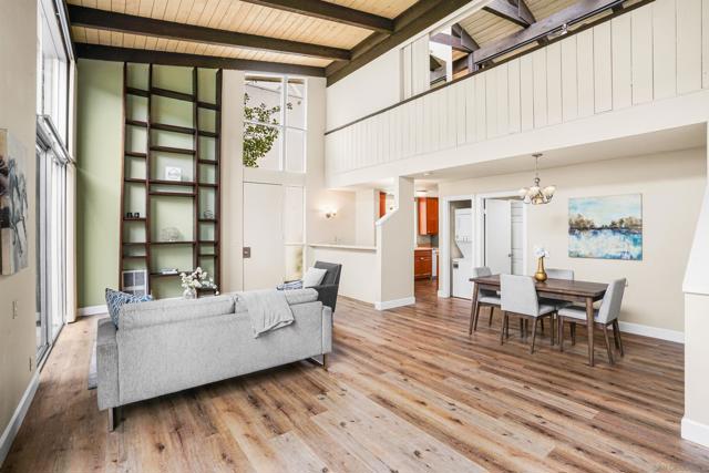 2544 Navarra Dr,  CA: https://media.crmls.org/mediaz/64d480c6-1ab4-4be8-bd25-630433ec15fb.jpg