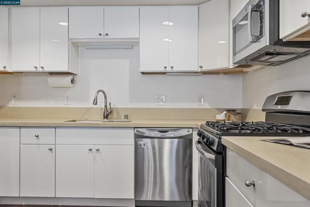 321 Via Cordova Ln, Martinez CA: https://media.crmls.org/mediaz/64d4a01c-4001-4372-97f2-3c8e54d8f7f2.jpg