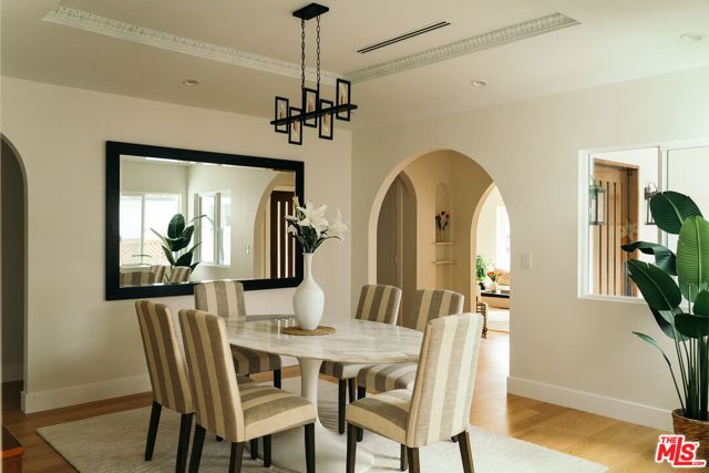 1237 S Curson Avenue, Los Angeles CA: https://media.crmls.org/mediaz/64d5d661-c446-4f39-96d2-c11a675ee9f1.jpg