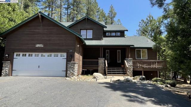 272 Bull Wacker Run, Arnold CA: https://media.crmls.org/mediaz/64d5dc63-fd43-41a8-a4e2-2b5b79530f5f.jpg