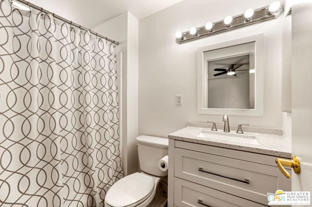 75190 Via Manzano, Palm Desert CA: https://media.crmls.org/mediaz/64d5e69e-3cac-4337-8846-6fa11b69d01d.jpg