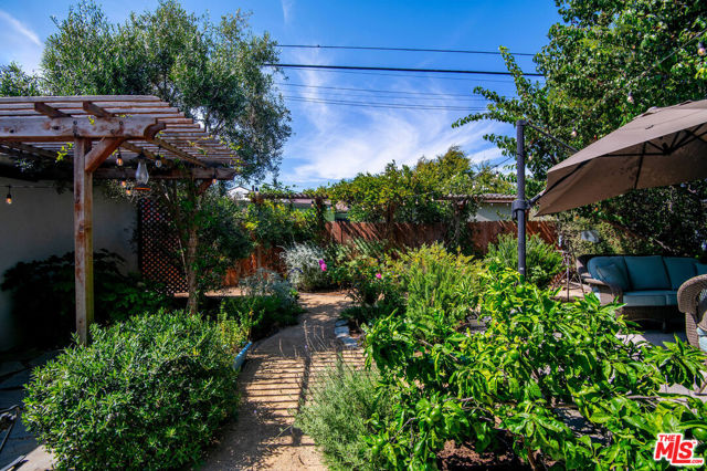 12713 Stanwood Drive, Los Angeles CA: https://media.crmls.org/mediaz/64d5f039-4943-4190-982b-ee38d6bc76fb.jpg