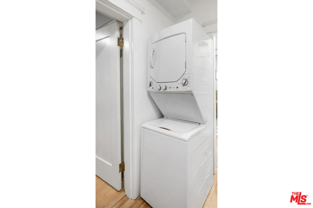 1120 W Edgeware Road, Los Angeles CA: https://media.crmls.org/mediaz/64d618af-71d7-41ff-be22-4ef126c7d5d0.jpg