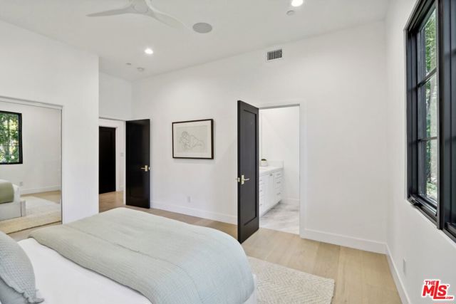 4261 Temma Court, Calabasas CA: https://media.crmls.org/mediaz/64d641e1-ac57-4fa2-a84c-5d9b979d7b83.jpg
