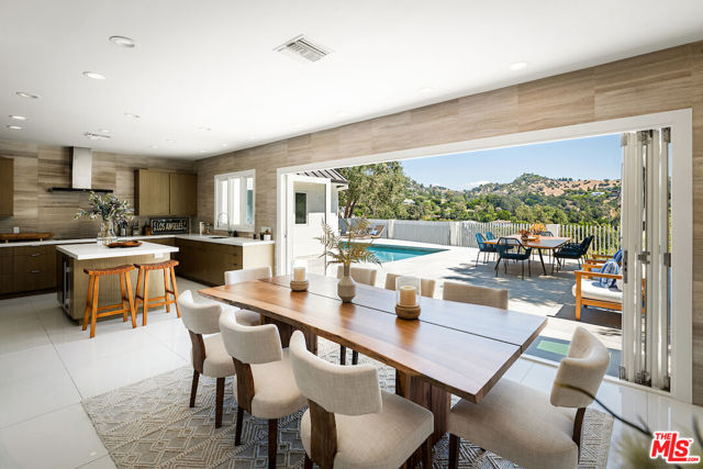 2612 Wallingford Drive, Beverly Hills CA: https://media.crmls.org/mediaz/64d64ad2-7b50-4228-9610-2e3217ca668d.jpg