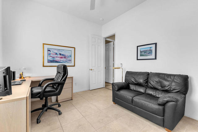 29 Calle La Reina, Rancho Mirage CA: https://media.crmls.org/mediaz/64d7a261-f8a0-477e-964f-3efa97f5b159.jpg