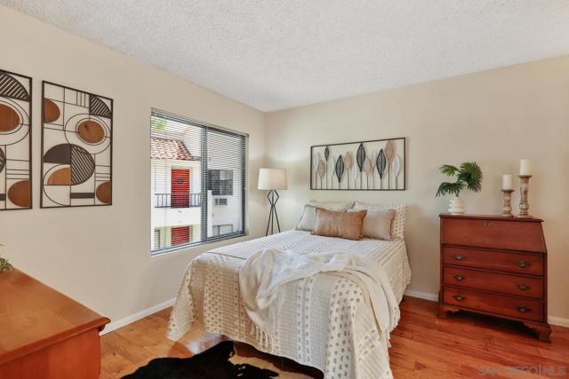 11195 Camino Ruiz, San Diego CA: https://media.crmls.org/mediaz/64d7c3e2-6100-4154-bd99-00e7265b0b62.jpg
