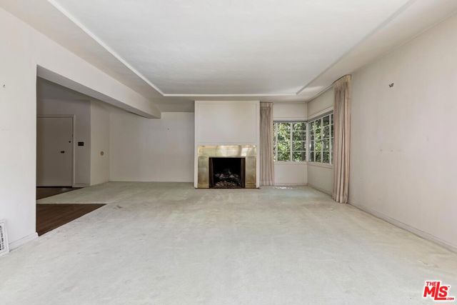 1591 Sunset Plaza Drive, Los Angeles CA: https://media.crmls.org/mediaz/64d815d9-adcb-49ae-bc3e-c5a304b32457.jpg