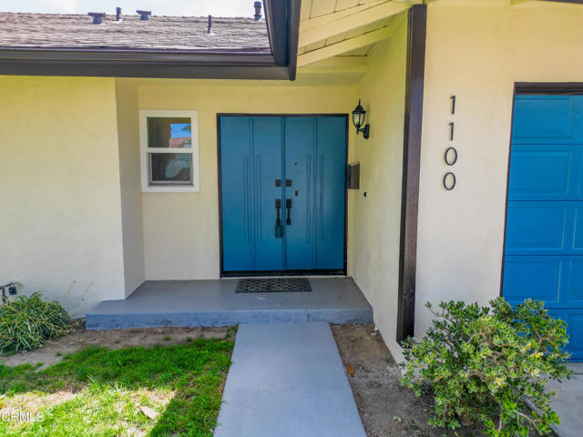 1100 Dahlia Street, Oxnard CA: https://media.crmls.org/mediaz/64d84db4-b219-4b62-a7a2-be032b3a2574.jpg