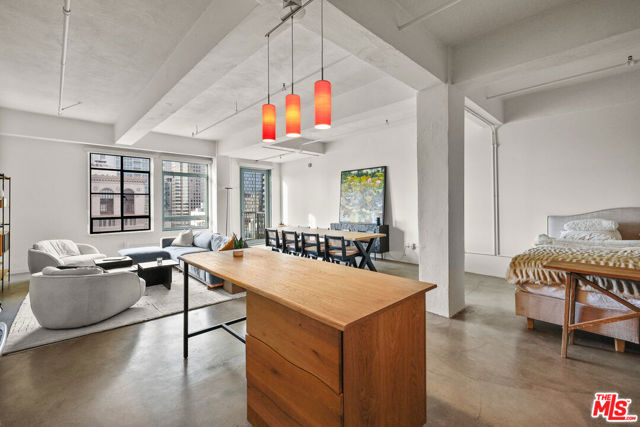 849 S Broadway, Los Angeles CA: https://media.crmls.org/mediaz/64d87e1c-1bd2-4471-bec6-2b46059afec1.jpg