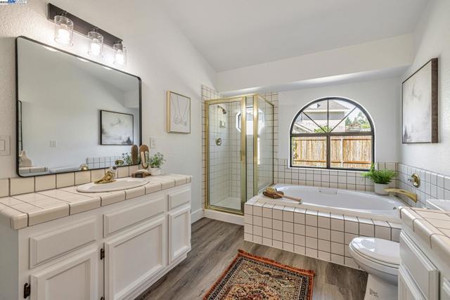 1070 Porter Dr, Roseville CA: https://media.crmls.org/mediaz/64d8ab31-9722-4493-8ba9-d33ca8f5fd67.jpg