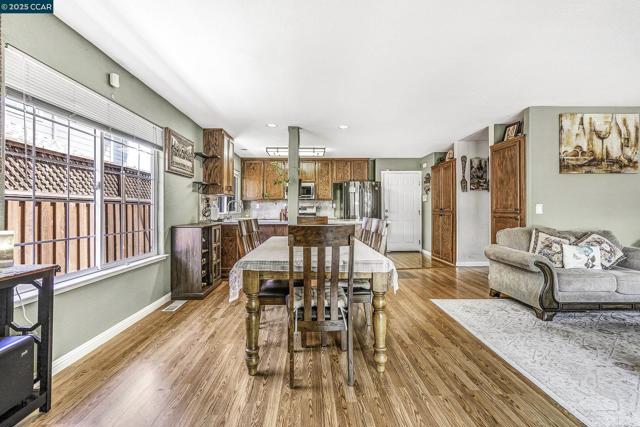 1795 Walnut Creek Dr, Santa Rosa CA: https://media.crmls.org/mediaz/64d923b4-de7d-401b-8642-d67e1beb7bd0.jpg