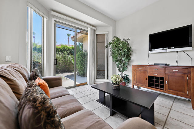 2450 Quincy Way, Palm Springs CA: https://media.crmls.org/mediaz/64d93c88-25a7-4216-9c80-1e55347d2900.jpg