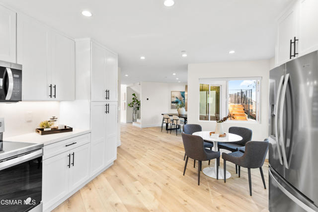 26200 Lockwood Road, Malibu CA: https://media.crmls.org/mediaz/64d98ff5-eea6-4395-88a8-9906932d8250.jpg