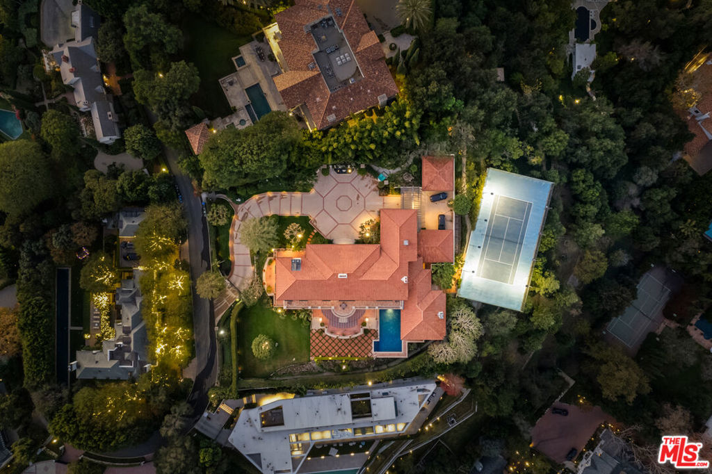 https://media.crmls.org/mediaz/64d99622-ca88-4b3b-a6a3-fdfee7ee651e.jpg?preset=X-Large